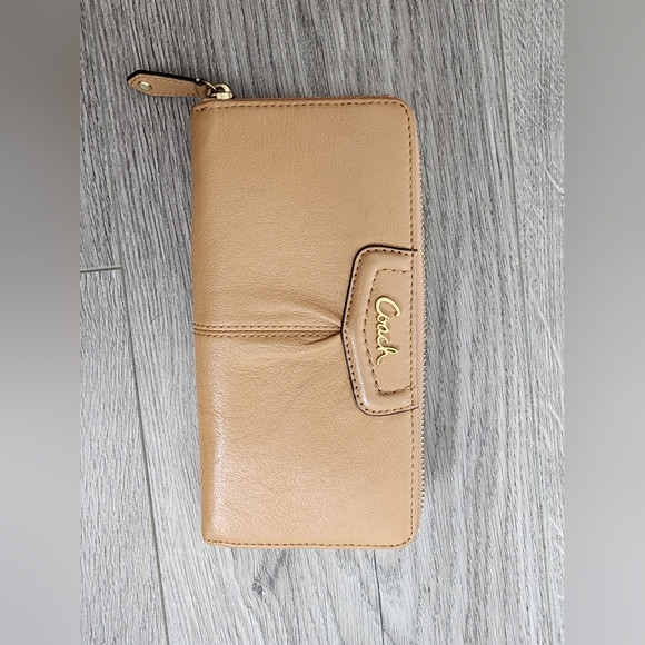 Coach Camel Hobo bag and matching wallet - Picture 4 of 14